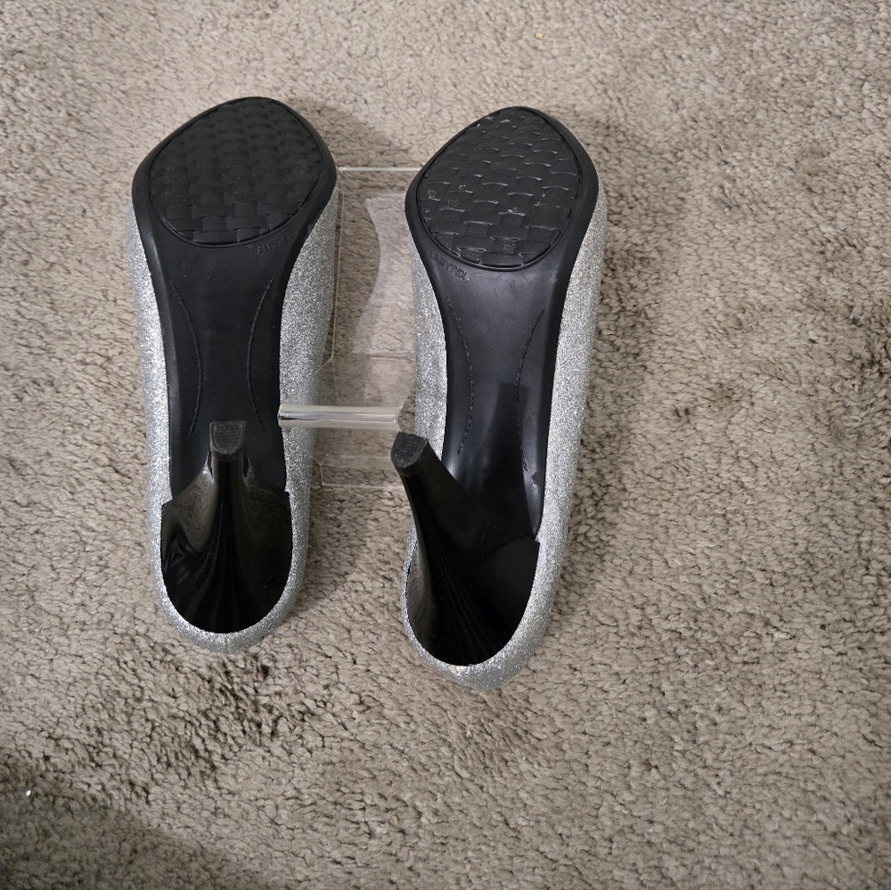 Women Heels - Picture 12 of 13